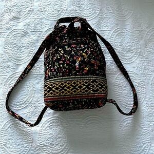 Vera Bradley EXCELLENT CONDITION Black  with floral quilted back pack. Size M